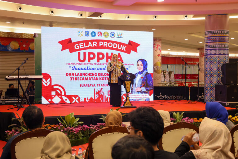 LUNCURKAN KELOMPOK KB PRIA DI 31 KECAMATAN DAN GERAKAN UPPKA, PEMKOT SURABAYA PERKUAT KESEJAHTERAAN KELUARGA