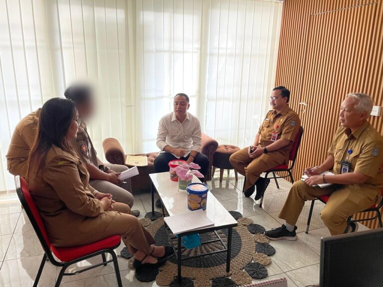 LAKUKAN PUNGLI ADMINDUK! WALI KOTA ERI BERI PERINGATAN KERAS OKNUM PEGAWAI KELURAHAN