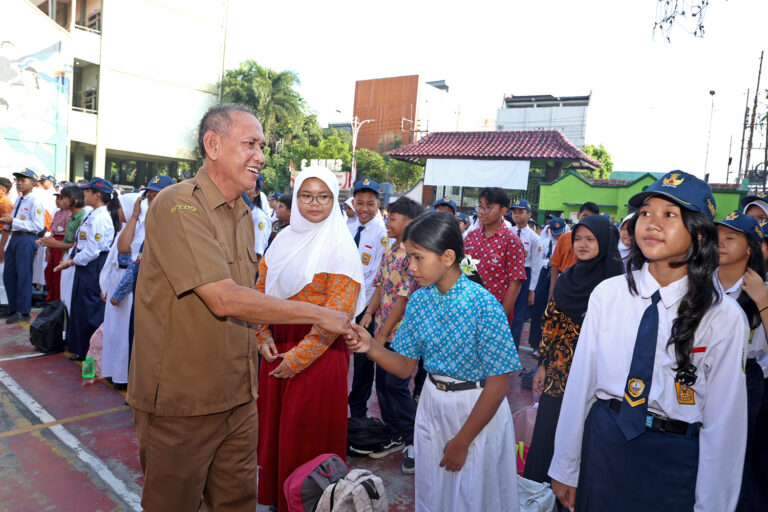 CEGAH RADIKALISME DI KALANGAN ANAK DAN REMAJA, PEMKOT SURABAYA LAKUKAN SINERGI ANTARA SEKOLAH DAN KELUARGA DENGAN PERKUAT LITERASI DIGITAL
