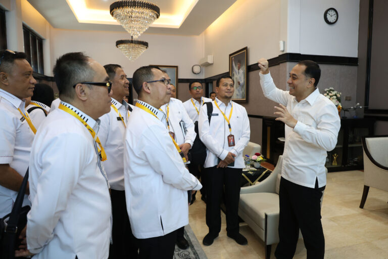 VKN TINGKAT II ANGKATAN XXIX BELAJAR MELALUI PEMKOT SURABAYA MENGENAI PENINDAKAN PUNGLI DAN PELAYANAN PUBLIK