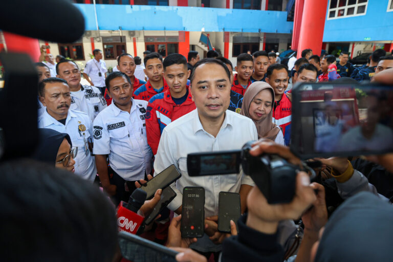 PEMKOT SURABAYA SIAP BANTU KORBAN RERUNTUHAN PONPES AL-KHOZINY, MULAI DARI TANGAN PALSU HINGGA PENDAMPINGAN PSIKOLOGIS