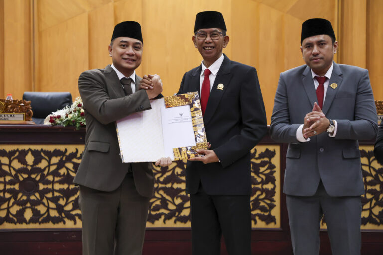 MELALUI PEMAPARAN R-APBD 2026, PEMKOT SURABAYA SIAP HADAPI TANTANGAN FISKAL DENGAN INOVASI GUNA TINGKATKAN KESEJAHTERAAN MASYARAKAT