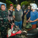 Gelar Cipta Kondisi Asuhan Rembulan, Wali Kota Eri Temukan Jukir Tanpa Tanda Pengenal di Taman Bungkul