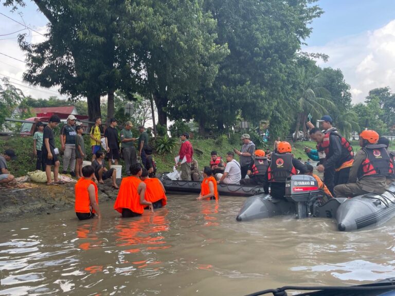 Pemkot Surabaya Gelar Patroli Sisir Sungai Iduladha, Masyarakat Kedapatan Buang Rumen Langsung Ditindak
