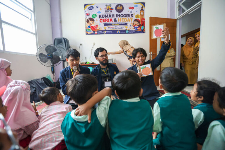 RICH Pakal, Program Gratis Belajar Bahasa Inggris untuk Anak Usia Dini Diserbu Warga Surabaya