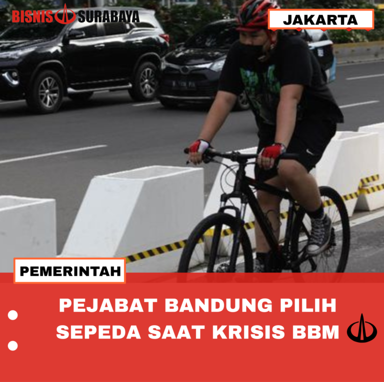 PEJABAT BANDUNG PILIH SEPEDA SAAT KRISIS BBM