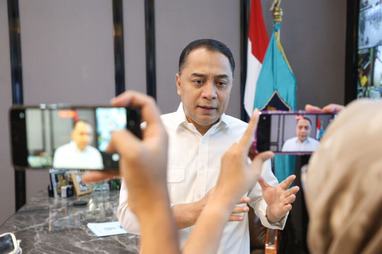 Jelang Berangkat Haji, Wali Kota Eri Cahyadi Titip Pesan ke Kepala Dinas: Aduan Warga Harus Tuntas 1×24 Jam