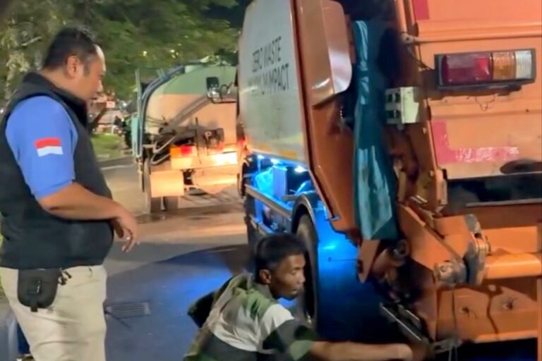 Pemkot Surabaya Tingkatkan Pengawasan Armada Sampah demi Cegah Kebocoran Lindi