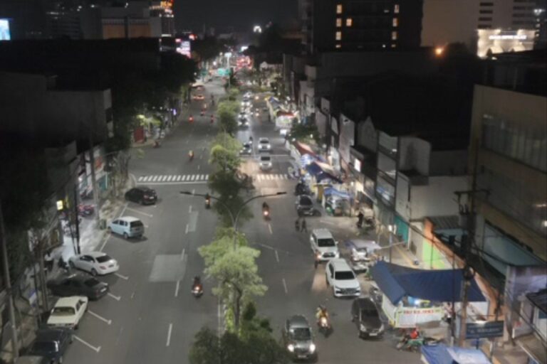 Eri Cahyadi Tegaskan Kuliner Malam Kedungdoro-Genteng Tetap Jalan, Tapi Dilarang Ganggu Jalan dan Trotoar