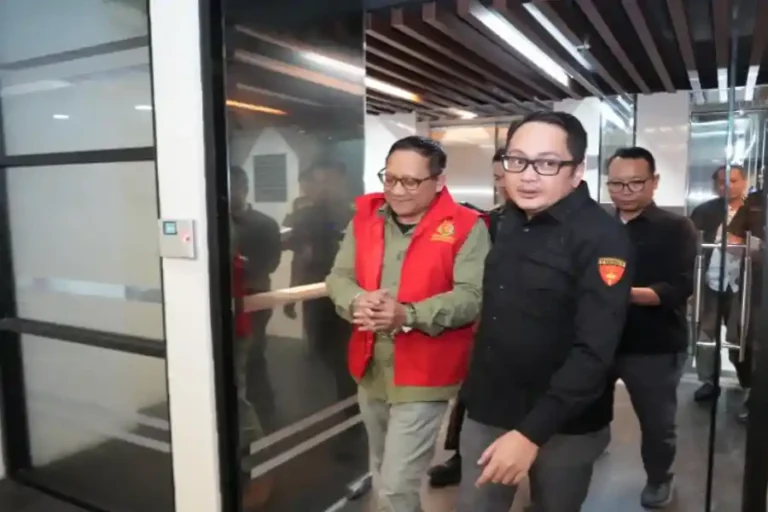 Eks Dirut Kebun Binatang Surabaya Ditahan, Diduga Korupsi Rp10,2 Miliar Selama Delapan Tahun