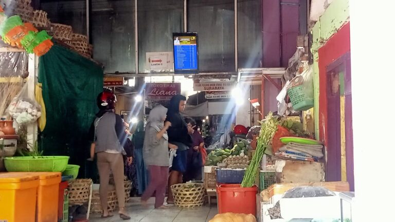 Pemkot Surabaya Fasilitasi 2.700 Stan Kosong bagi Pedagang Pasar Tumpah