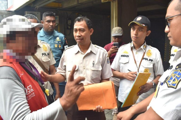 Pemkot Surabaya Perketat Pengawasan Parkir Tempat Usaha, Bapenda Pastikan Tarif Transparan dan Berizin